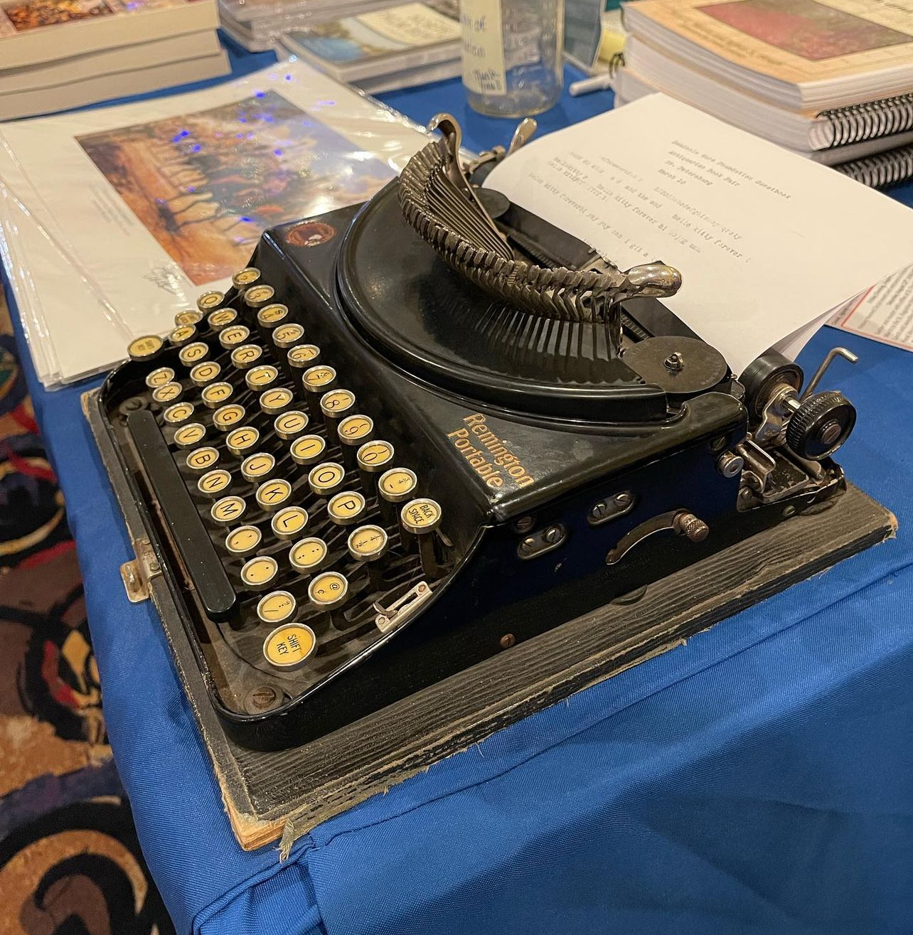 Typewriter enthusiasts & poetry lovers, unite!